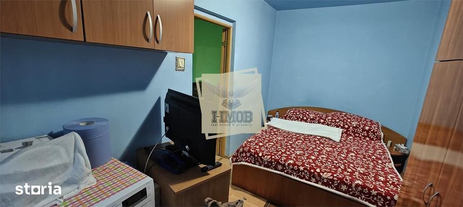 Apartament cu 3 camere semidecomandat în Vasile Aaron