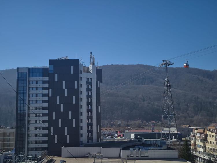 Apartament cu 3 camere decomandat, mobilat în Precista