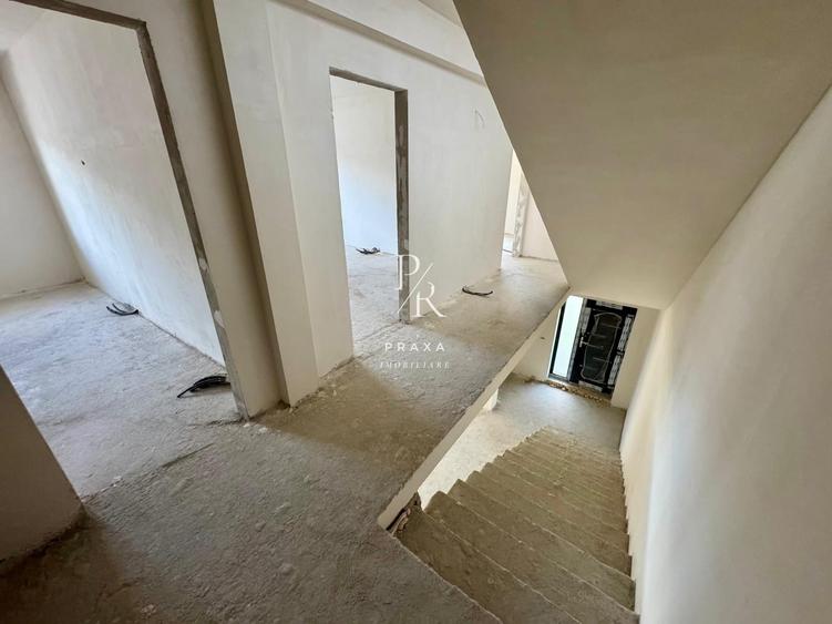 Duplex cu 4 camere cu Canalizare în Florești
