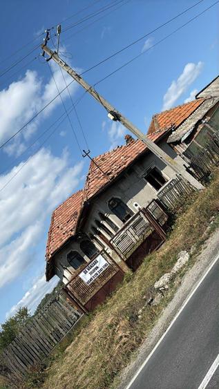 Casă cu 4 camere în Tigveni