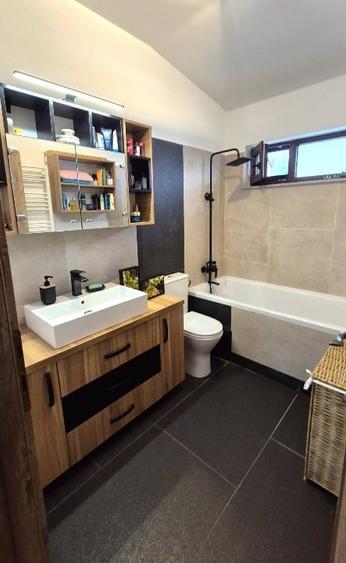Duplex cu 4 camere cu Canalizare în Bartolomeu