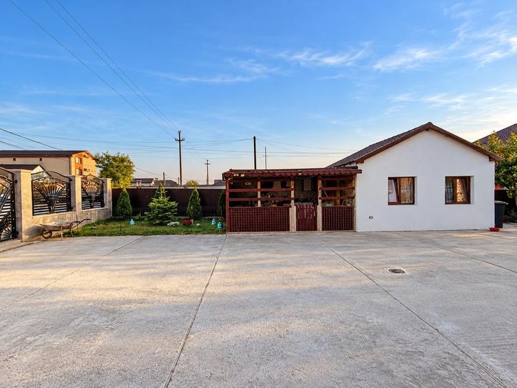 Casă individuală cu 6 camere cu Canalizare în Corbu
