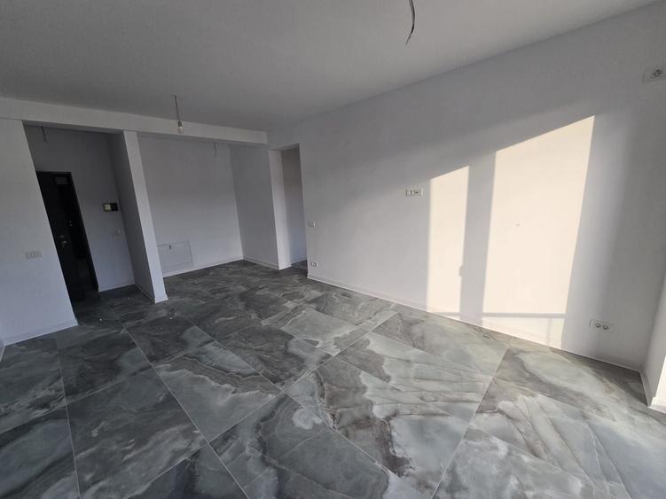 Apartament cu 2 camere decomandat în Girocului