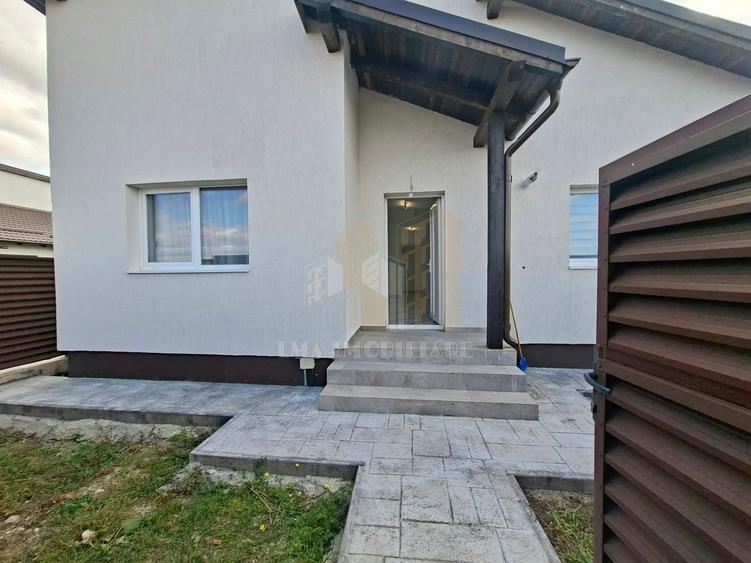 Casă individuală cu 3 camere cu Canalizare în Sânpetru