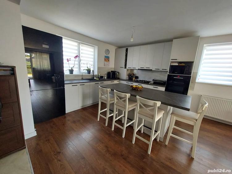 Casă cu 5 camere cu Teren 300 Mp în Tărlungeni