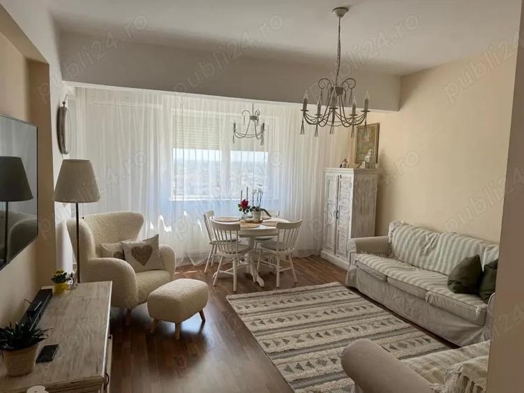Apartament cu 4 camere decomandat în Central