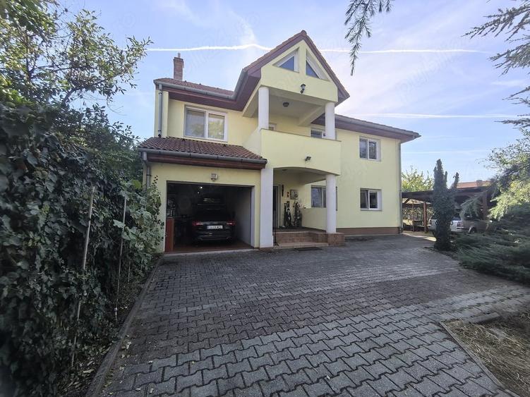 Casă cu Teren 1150 Mp în Central