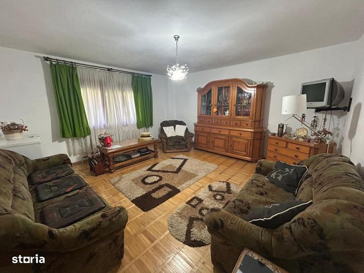 Apartament cu 4 camere decomandat în Sud