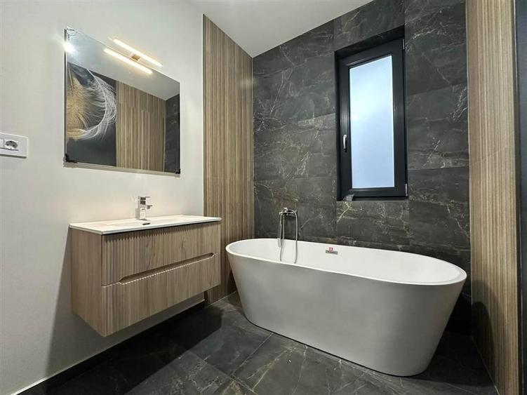 Duplex cu 4 camere cu Canalizare în Moșnița Veche