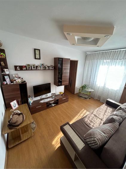 Apartament cu 3 camere semidecomandat în Trivale