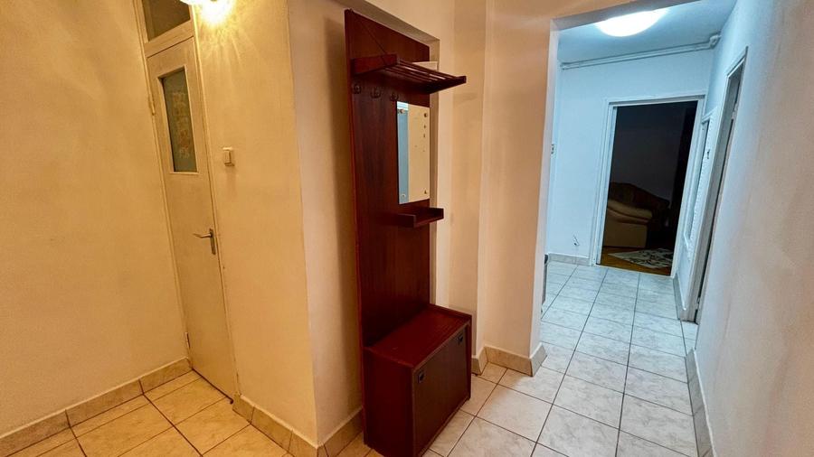 Apartament cu 3 camere decomandat, mobilat în B-dul București