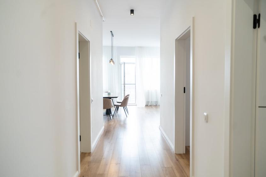 Apartament cu 3 camere semidecomandat, mobilat în P-ța Mihai Viteazul