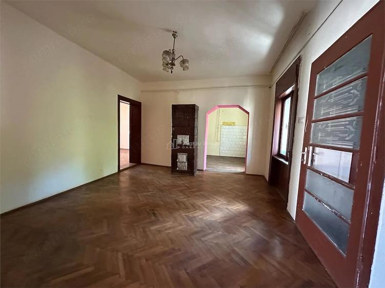 Casă cu 3 camere cu Teren 238 Mp în Est
