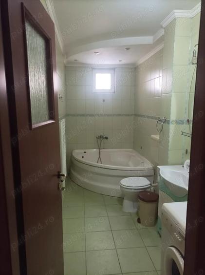 Apartament cu 3 camere nedecomandat în Cetate