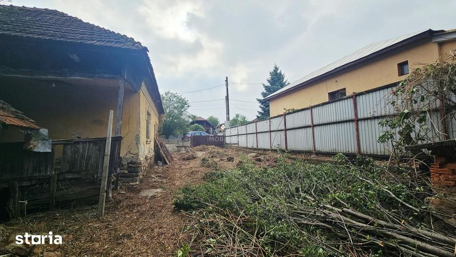 Casă cu 2 camere cu Teren 5700 Mp în Central