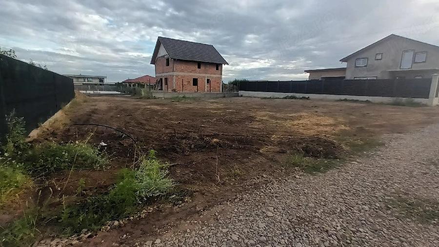 Teren de 570 mp, în Vânători