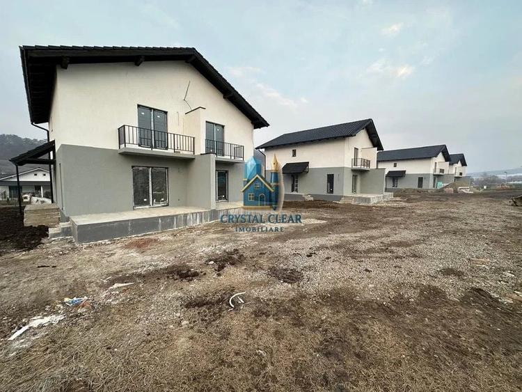 Duplex cu 3 camere cu Canalizare în Livezeni