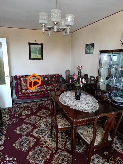 Apartament cu 3 camere decomandat în Micro 5