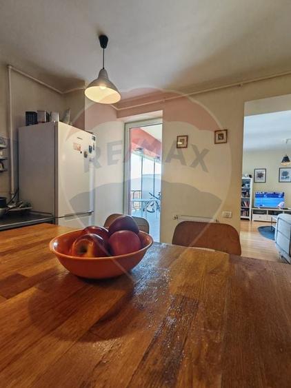 Apartament cu 3 camere decomandat, mobilat în Blumăna