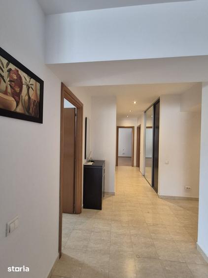 Apartament cu 3 camere în Centrul Civic