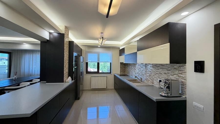 Apartament cu 3 camere decomandat, mobilat în Tei