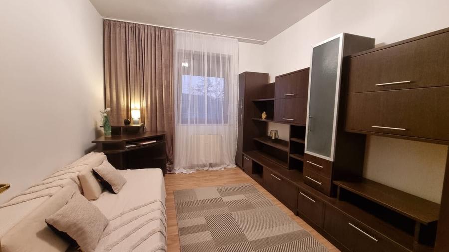 Apartament cu 3 camere decomandat în Central