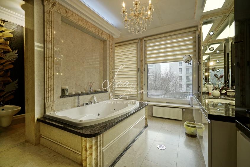 Casă individuală cu 14 camere cu Canalizare în Herăstrău