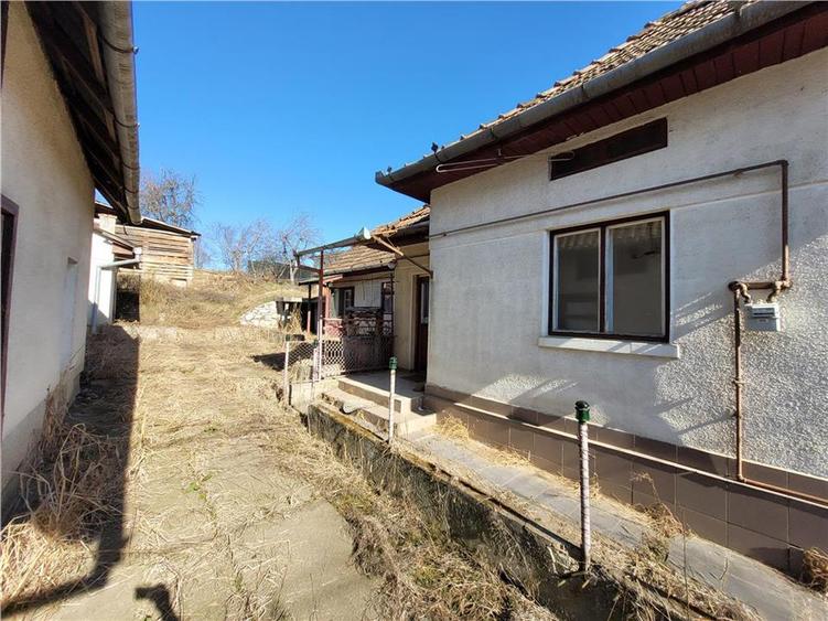 Casă individuală cu 3 camere cu Teren 1079 Mp în Livezeni