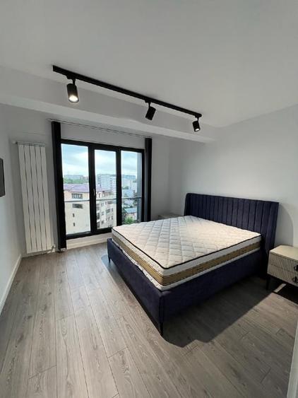 Apartament cu 4 camere semidecomandat, mobilat în Grozăvești