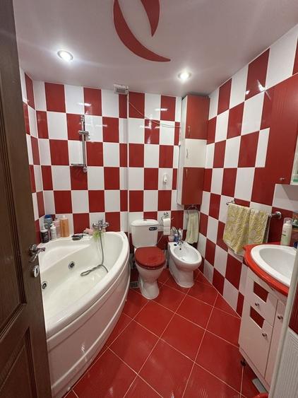 Apartament cu 3 camere decomandat în Central