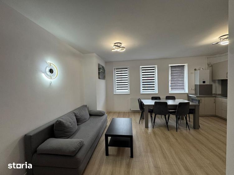Apartament cu 3 camere decomandat în Est
