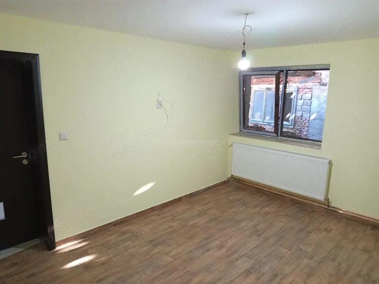 Casă cu Teren 1439 Mp în Socol