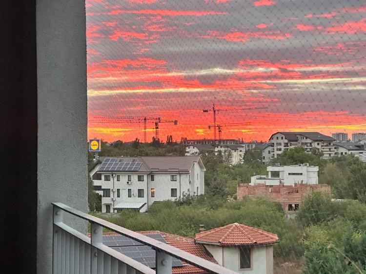 Apartament cu 3 camere semidecomandat, mobilat în Dămăroaia