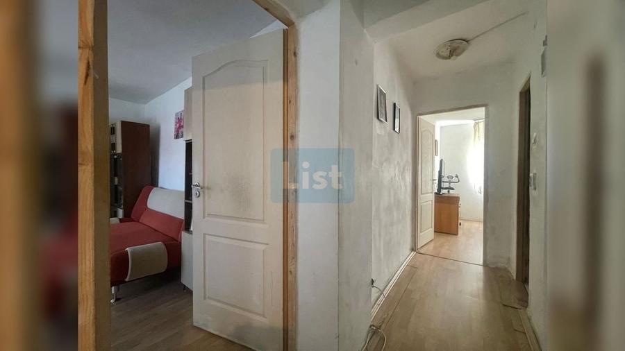 Apartament cu 3 camere semidecomandat în Micro IV
