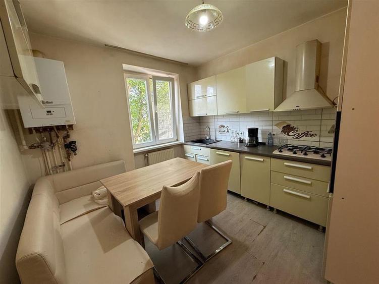 Apartament cu 4 camere decomandat în Hipodrom 2