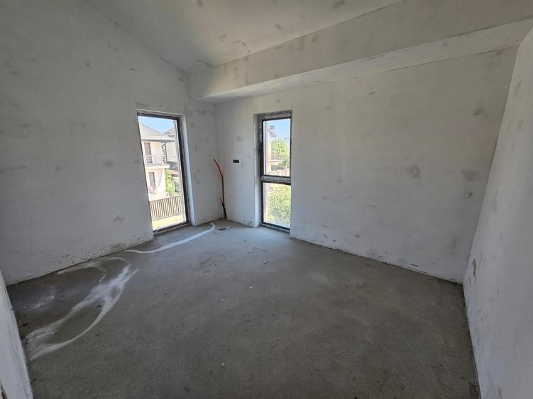 Duplex cu 4 camere cu Canalizare în Vest