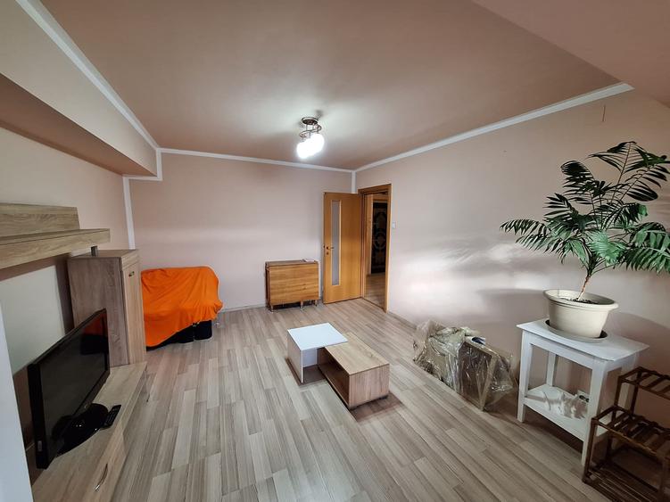 Apartament cu 3 camere decomandat în Colentina