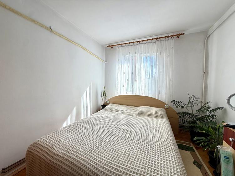 Apartament cu 3 camere semidecomandat, mobilat în Circumvalațiunii