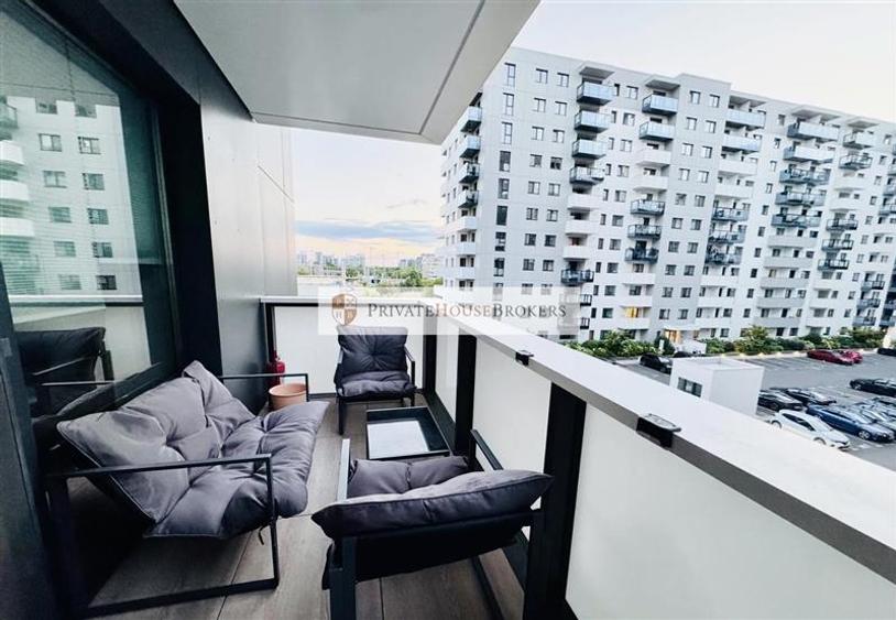 Apartament cu 3 camere semidecomandat, mobilat în Pipera
