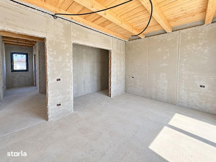 Casă cu 4 camere decomandat în Hărmanului