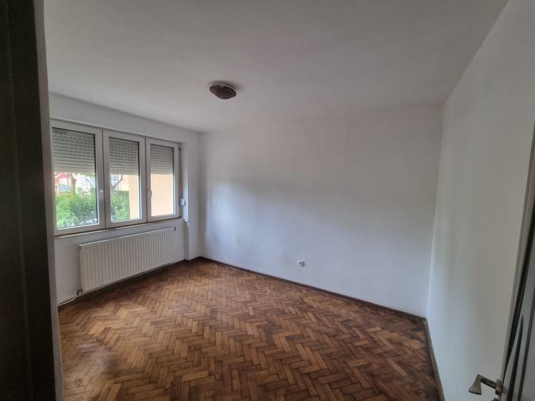 Apartament cu 2 camere decomandat în Botizului