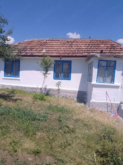 Casă cu 3 camere cu Teren 3065 Mp în Urluiu