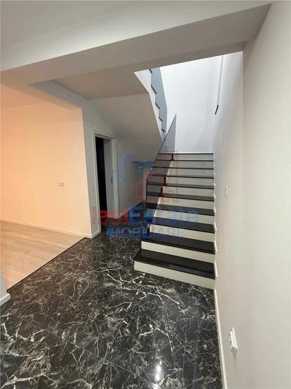 Casă cu Teren 350 Mp în Filiași