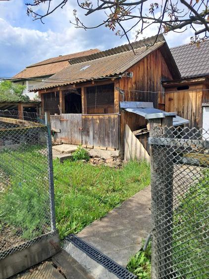 Casă cu 3 camere semidecomandat în Iara