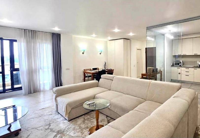 Apartament cu 4 camere semidecomandat, mobilat în Pipera