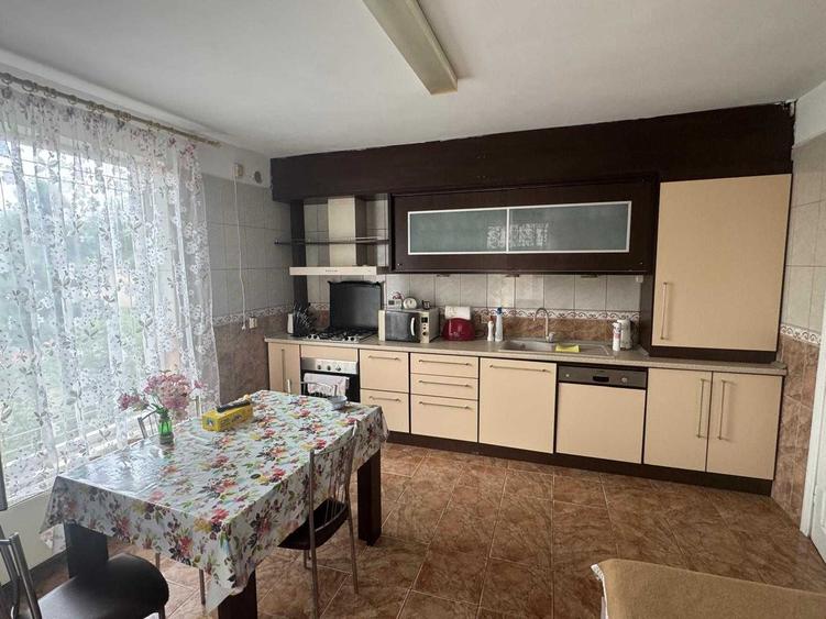 Casă cu 4 camere în Central