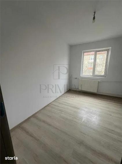 Apartament cu 4 camere semidecomandat în Circumvalațiunii