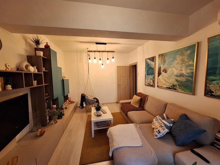 Apartament cu 3 camere decomandat în Alexandriei