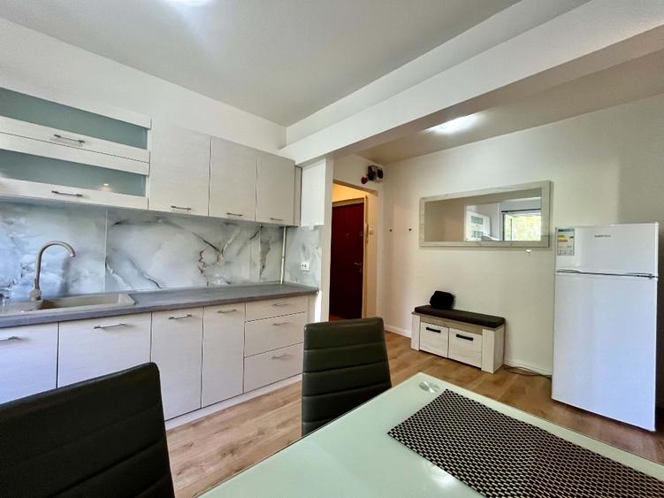 Apartament cu 3 camere semidecomandat, mobilat în Circumvalațiunii