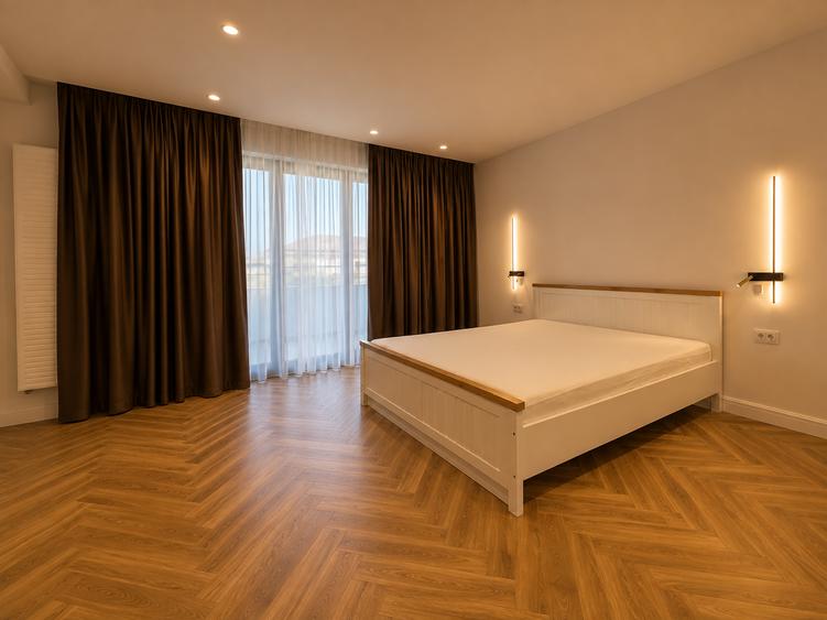 Duplex cu 7 camere cu Canalizare în Nord